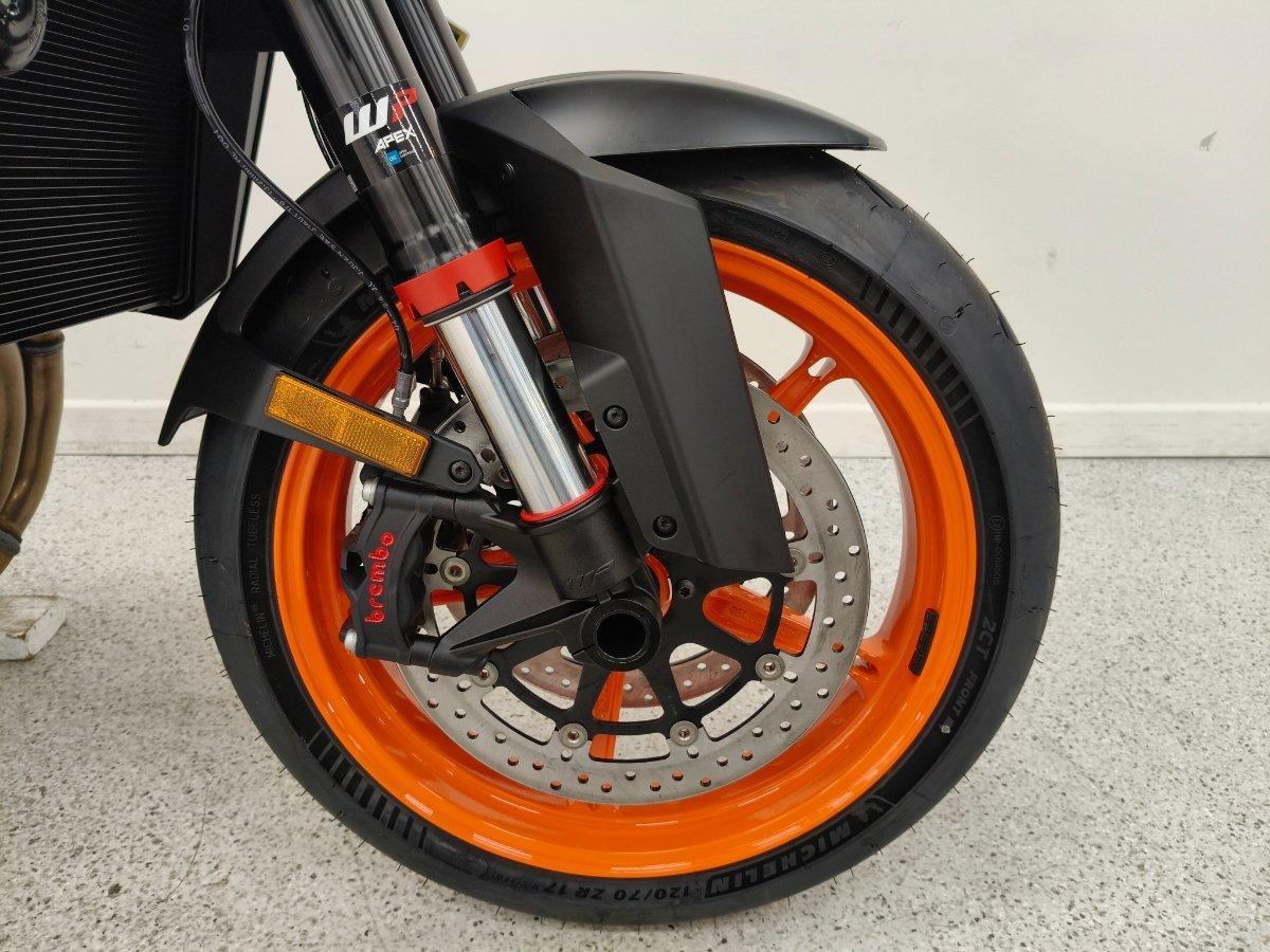 2026 KTM 990 DUKE R ROAD