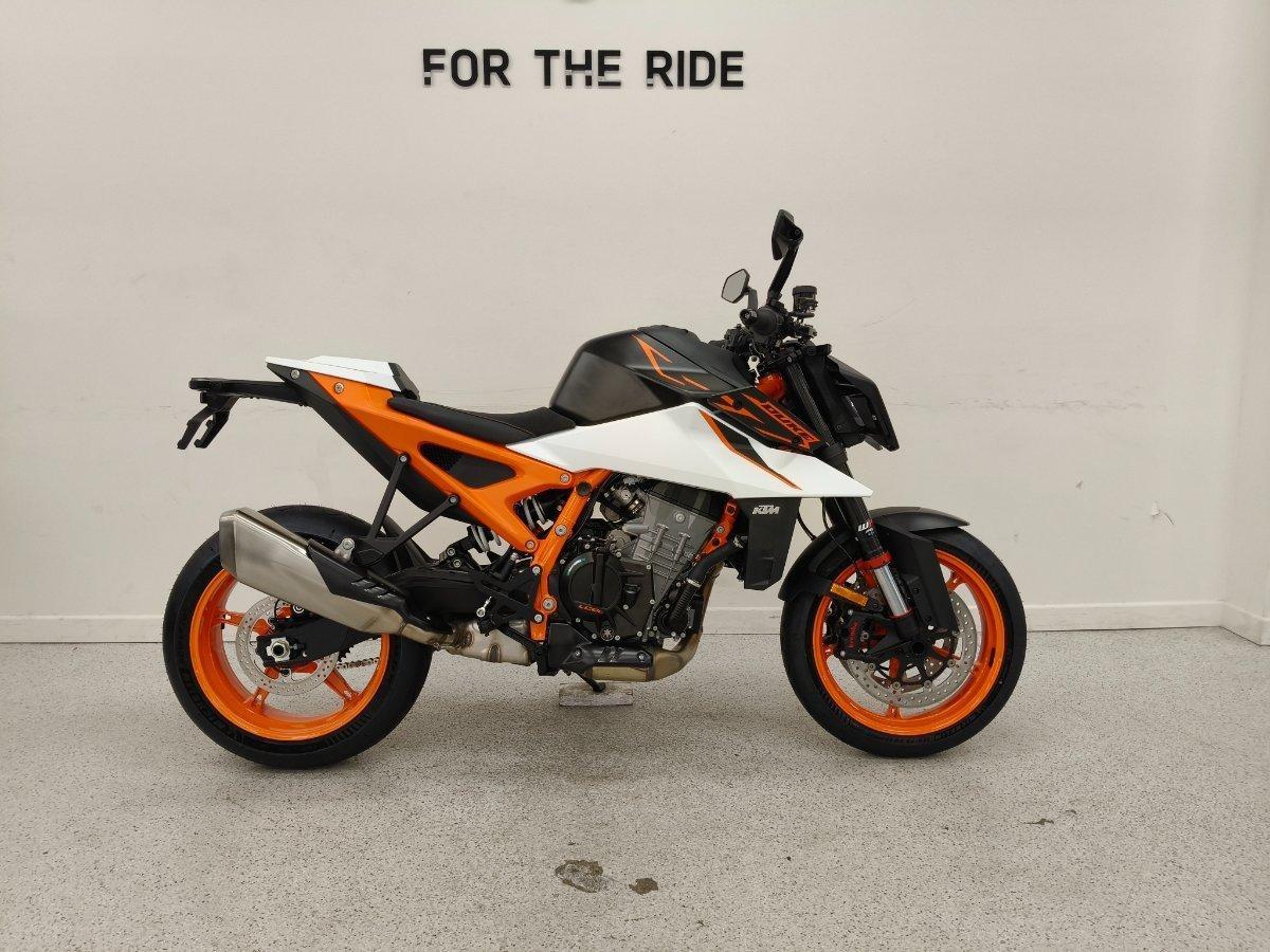 2026 KTM 990 DUKE R ROAD
