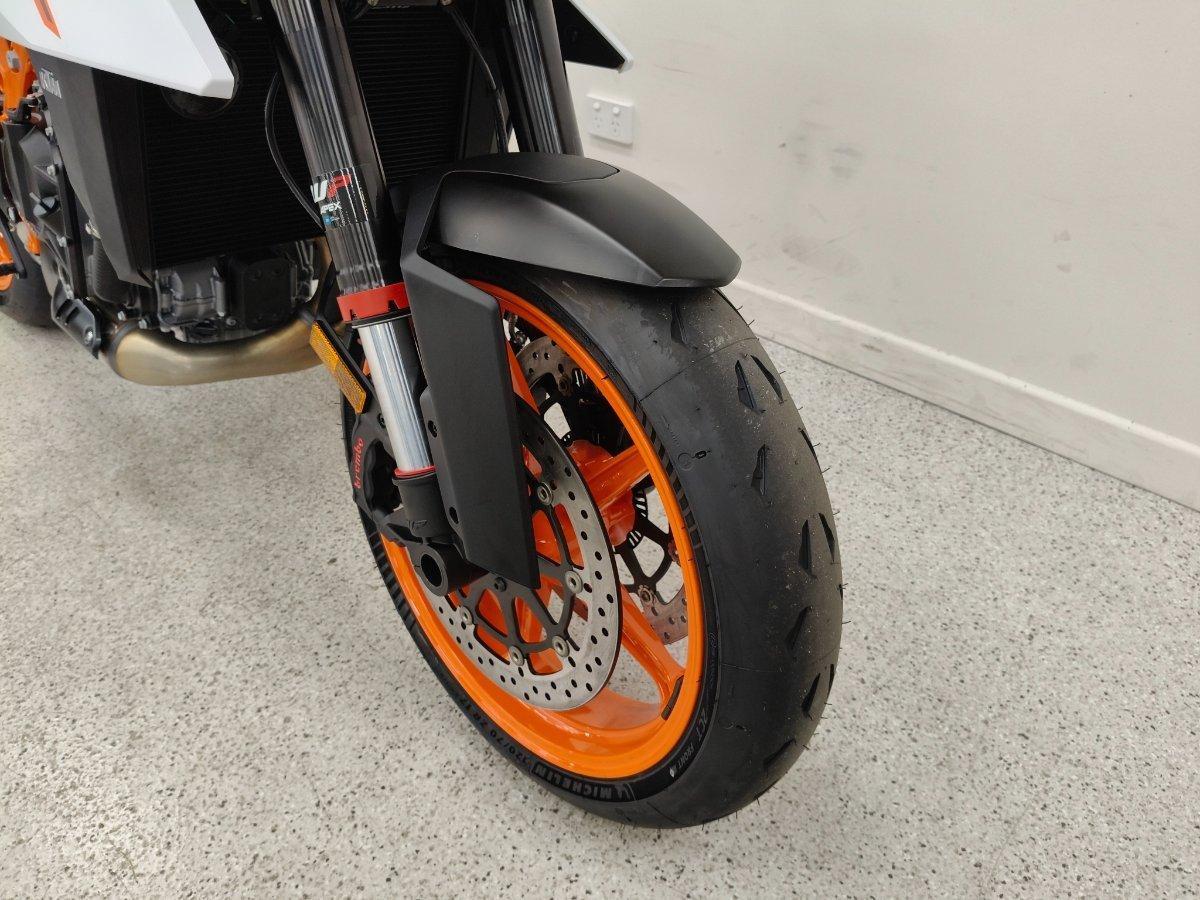 2026 KTM 990 DUKE R ROAD