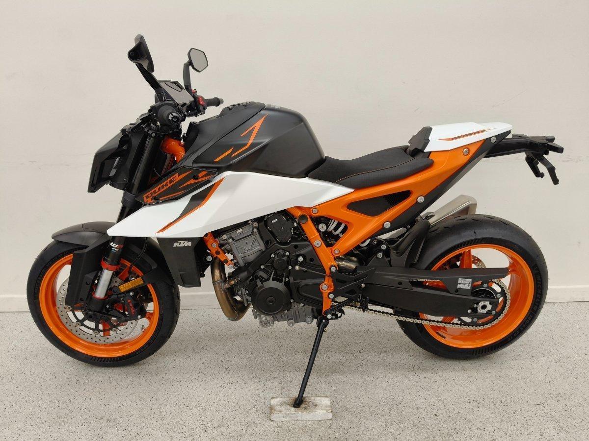 2026 KTM 990 DUKE R ROAD