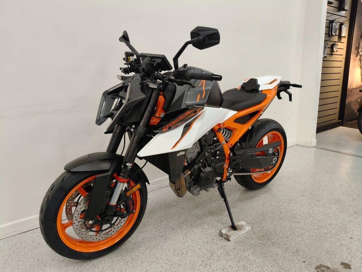 2026 KTM 990 DUKE R ROAD