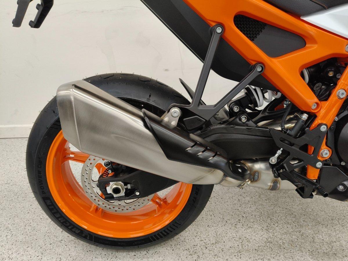 2026 KTM 990 DUKE R ROAD