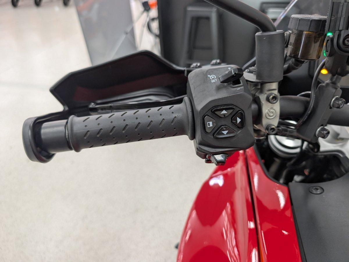 2023 MOTO GUZZI V100 MANDELLO ROAD