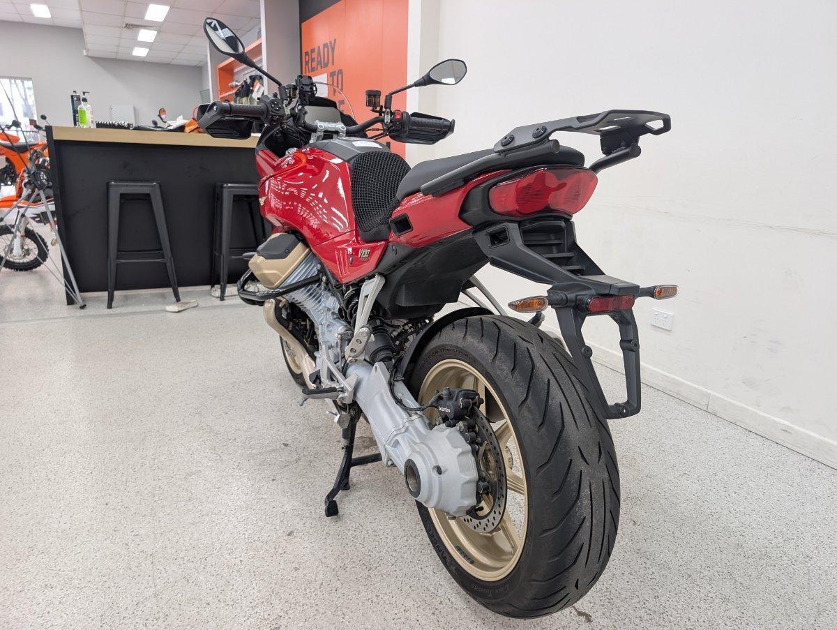 2023 MOTO GUZZI V100 MANDELLO ROAD