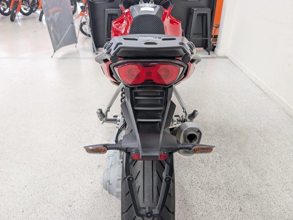 2023 MOTO GUZZI V100 MANDELLO ROAD