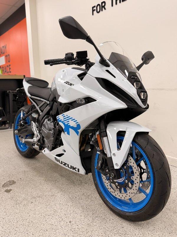 2026 SUZUKI GSX-8R ROAD