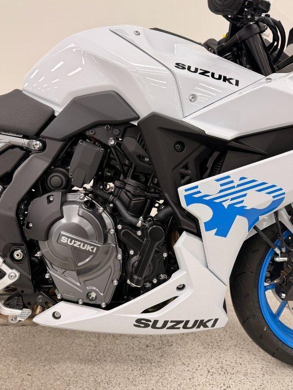 2026 SUZUKI GSX-8R ROAD