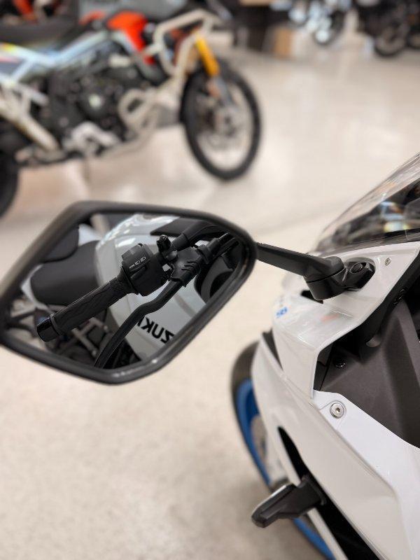 2026 SUZUKI GSX-8R ROAD