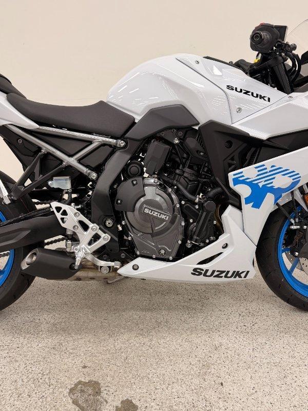 2026 SUZUKI GSX-8R ROAD
