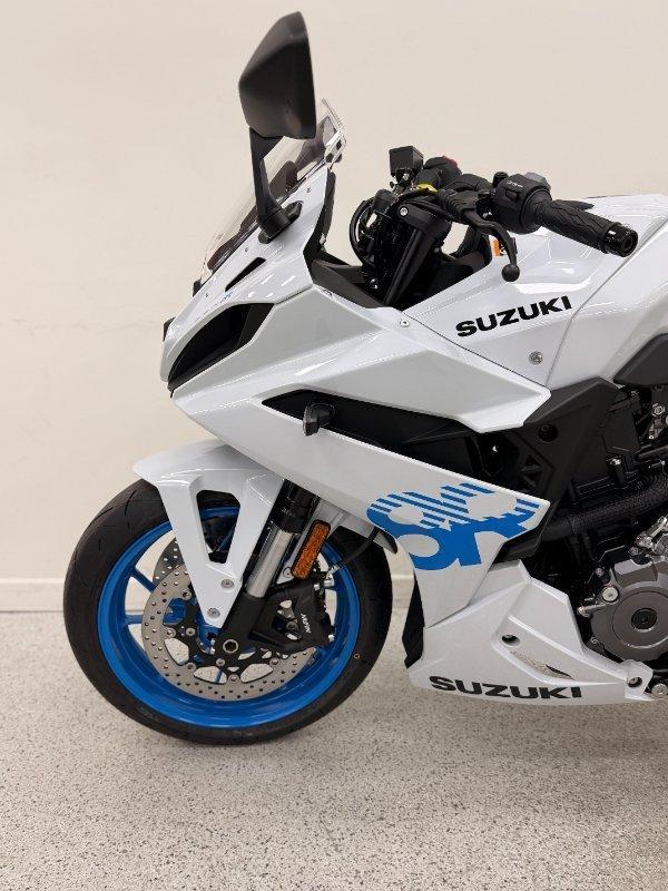 2026 SUZUKI GSX-8R ROAD
