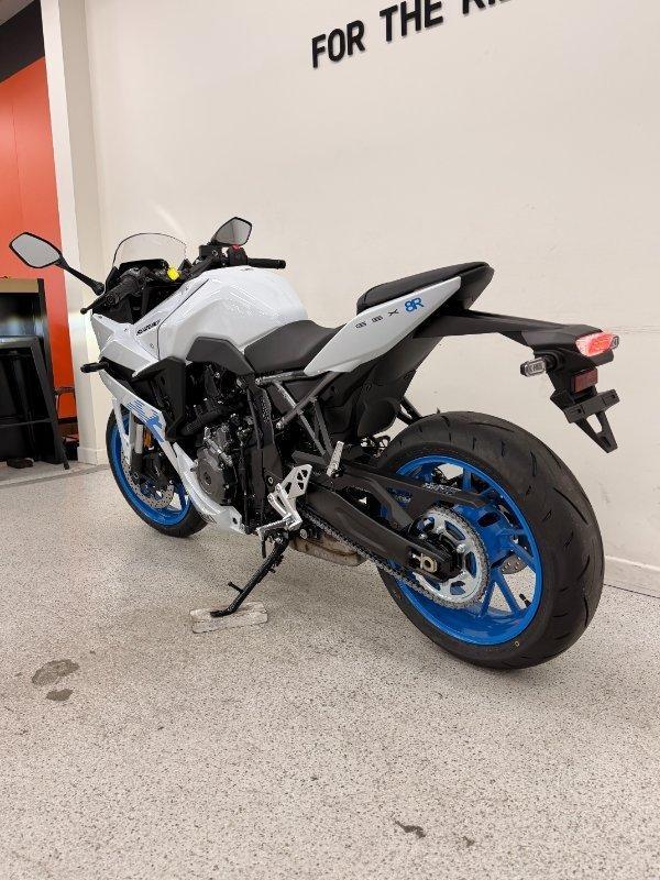2026 SUZUKI GSX-8R ROAD