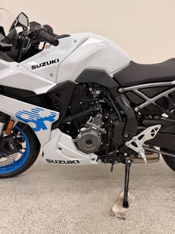 2026 SUZUKI GSX-8R ROAD