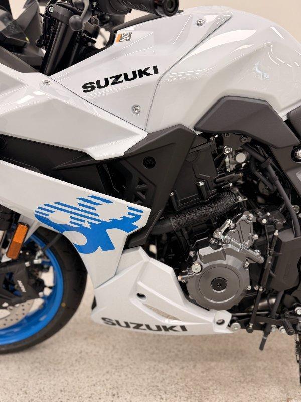 2026 SUZUKI GSX-8R ROAD