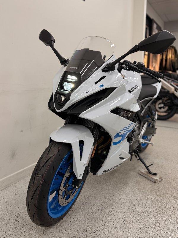 2026 SUZUKI GSX-8R ROAD