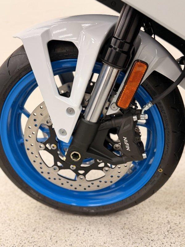 2026 SUZUKI GSX-8R ROAD