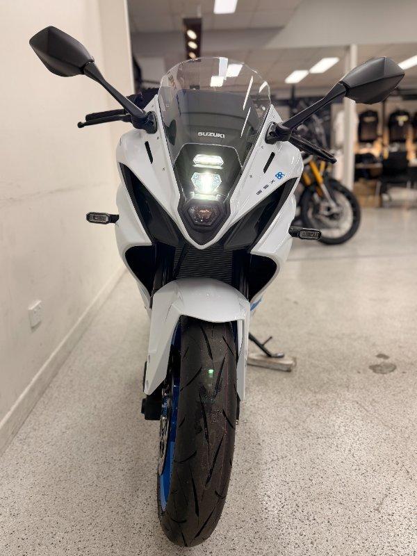 2026 SUZUKI GSX-8R ROAD