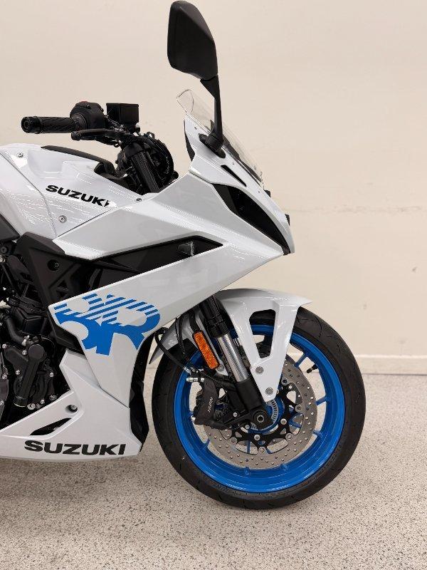 2026 SUZUKI GSX-8R ROAD