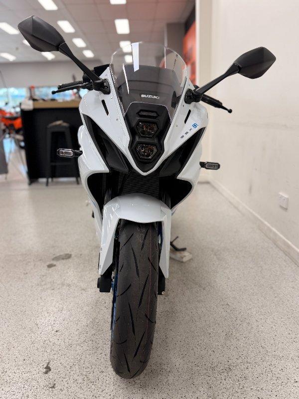 2026 SUZUKI GSX-8R ROAD