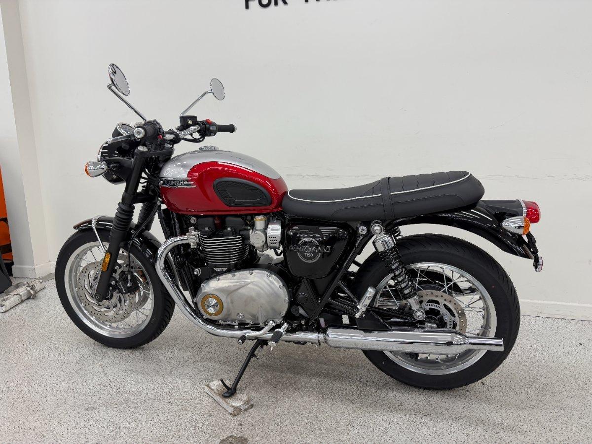 2026 TRIUMPH BONNEVILLE T120 ROAD