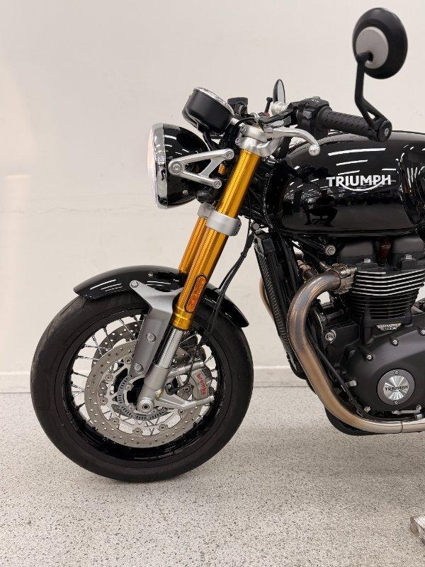 2022 TRIUMPH THRUXTON RS ROAD
