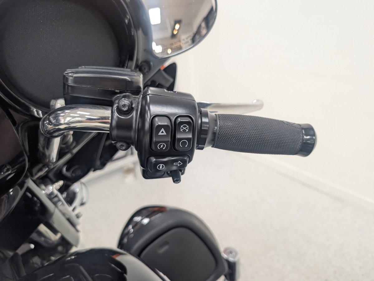 2017 HARLEY-DAVIDSON FLHXS STREET GLIDE SPECIAL CRUISER