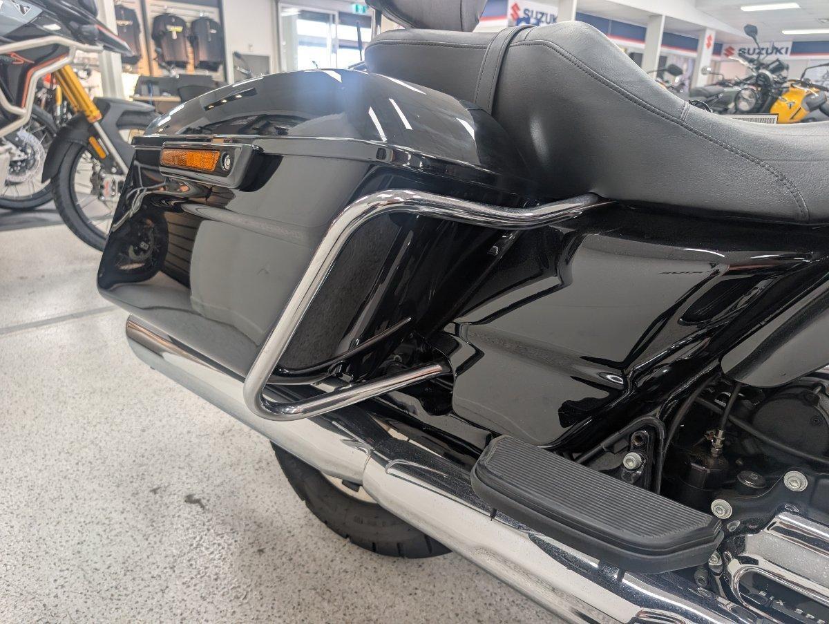 2017 HARLEY-DAVIDSON FLHXS STREET GLIDE SPECIAL CRUISER