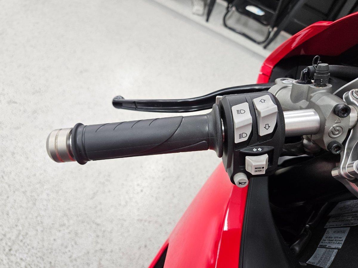 2023 DUCATI PANIGALE V2 SPORTS
