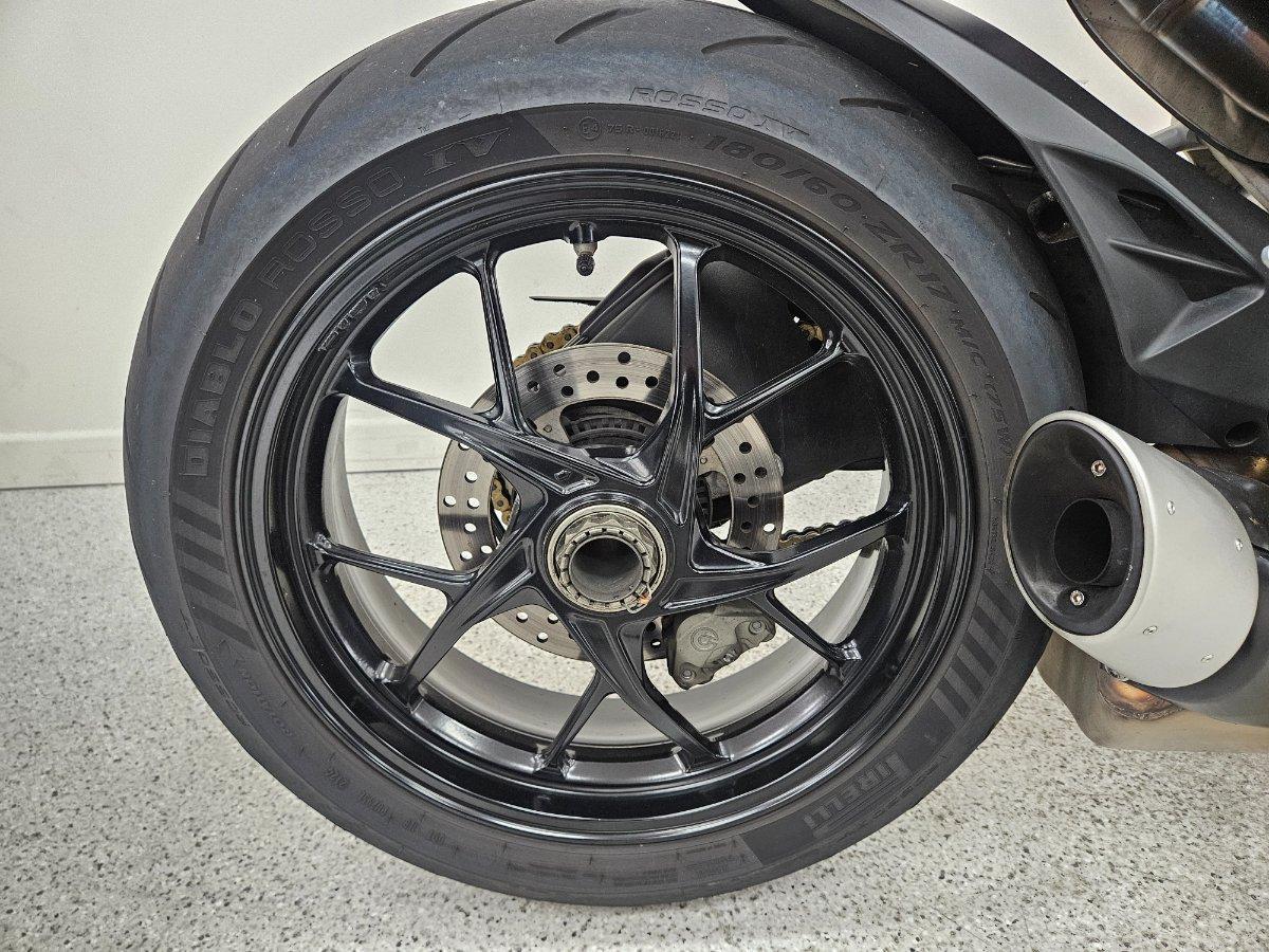 2023 DUCATI PANIGALE V2 SPORTS