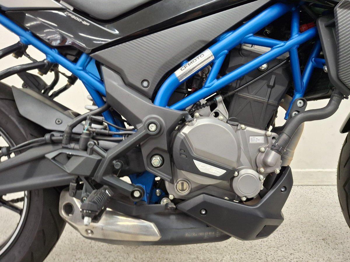 2022 CFMOTO 300 NK ABS ROAD