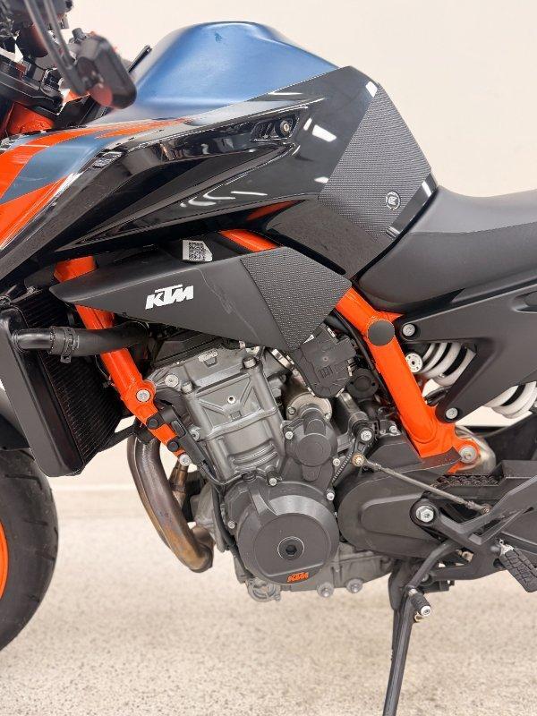 2023 KTM 890 DUKE R ROAD