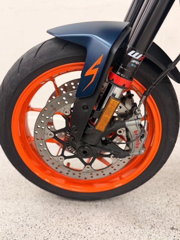 2023 KTM 890 DUKE R ROAD