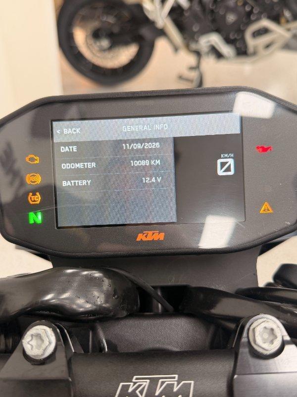 2023 KTM 890 DUKE R ROAD