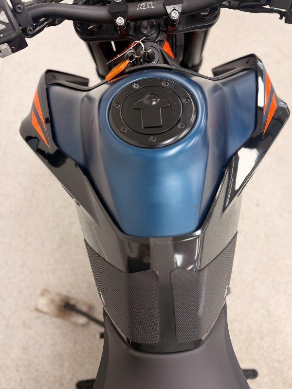 2023 KTM 890 DUKE R ROAD