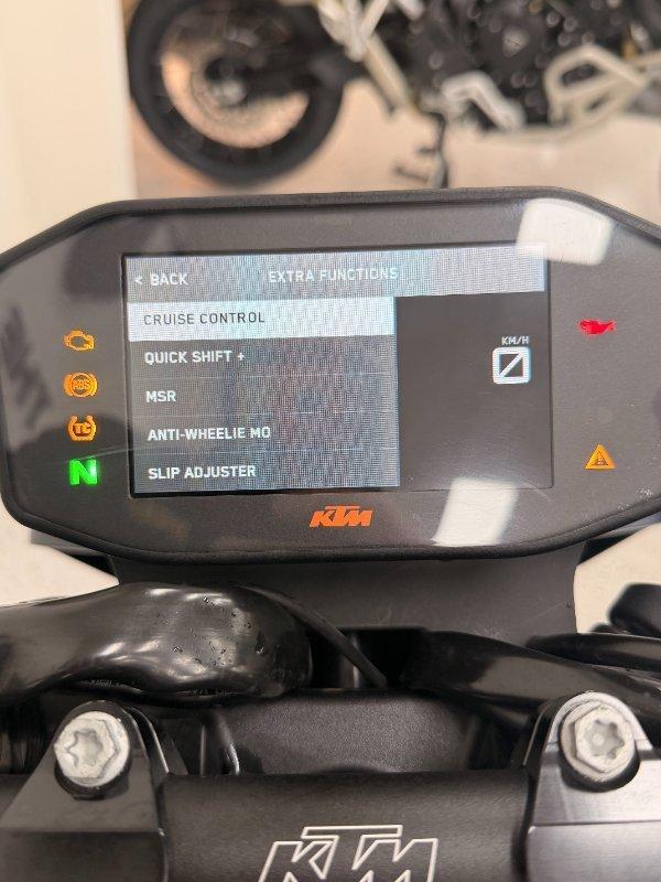 2023 KTM 890 DUKE R ROAD