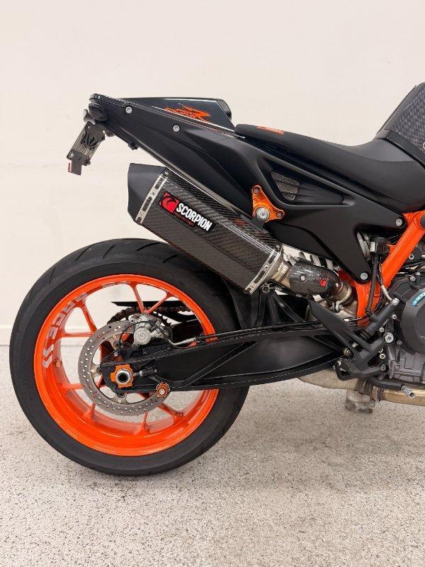 2023 KTM 890 DUKE R ROAD