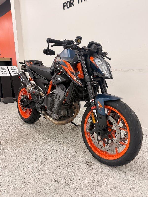 2023 KTM 890 DUKE R ROAD