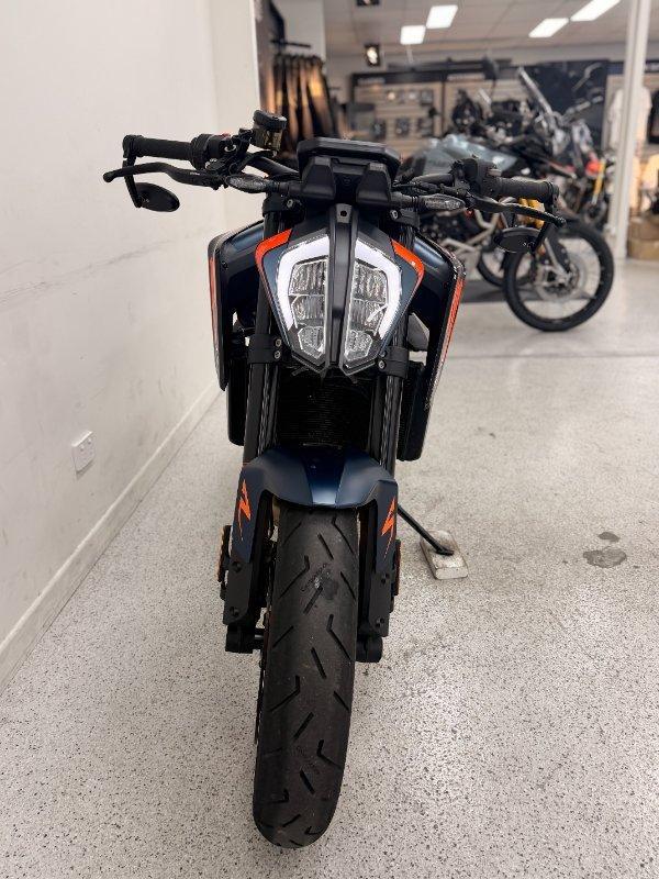 2023 KTM 890 DUKE R ROAD