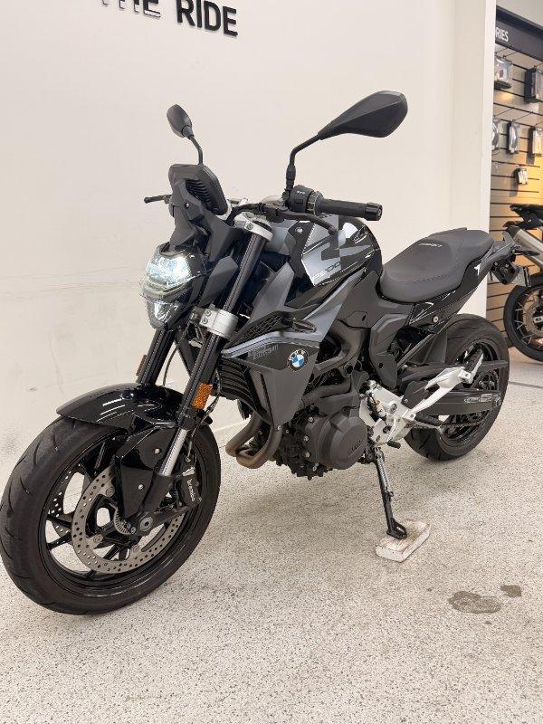 2024 BMW F 900 R ROAD