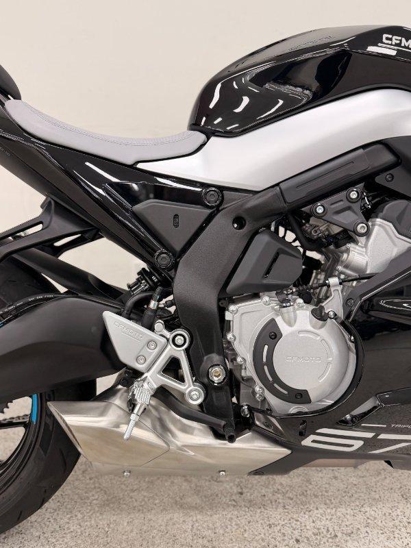 2025 CF MOTO 675 SR-R SPORTS