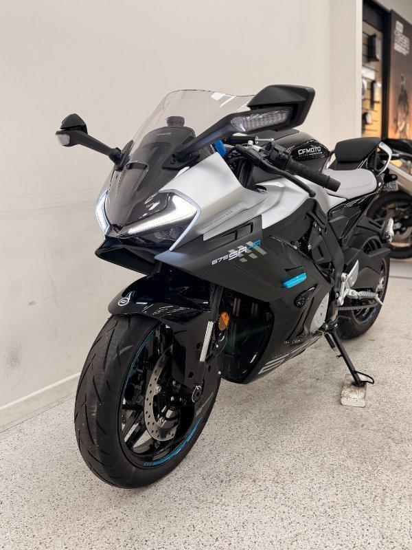 2025 CF MOTO 675 SR-R SPORTS