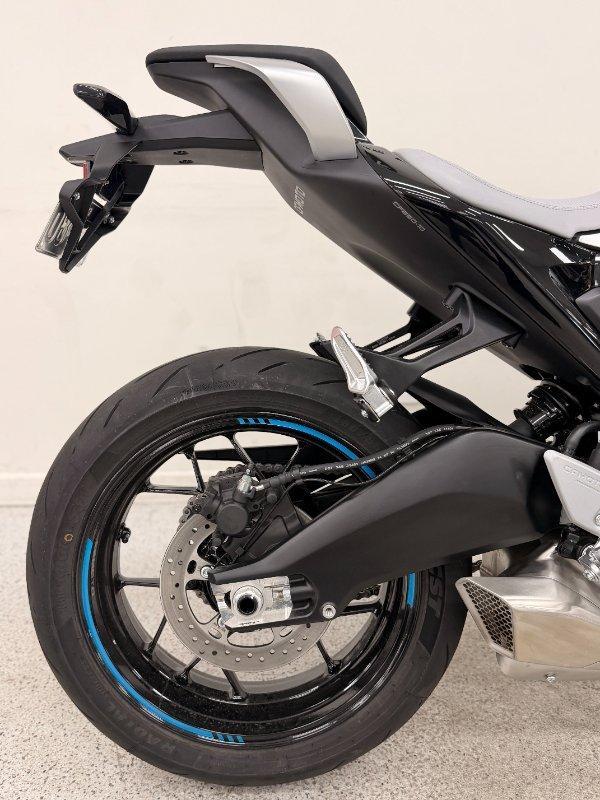 2025 CF MOTO 675 SR-R SPORTS