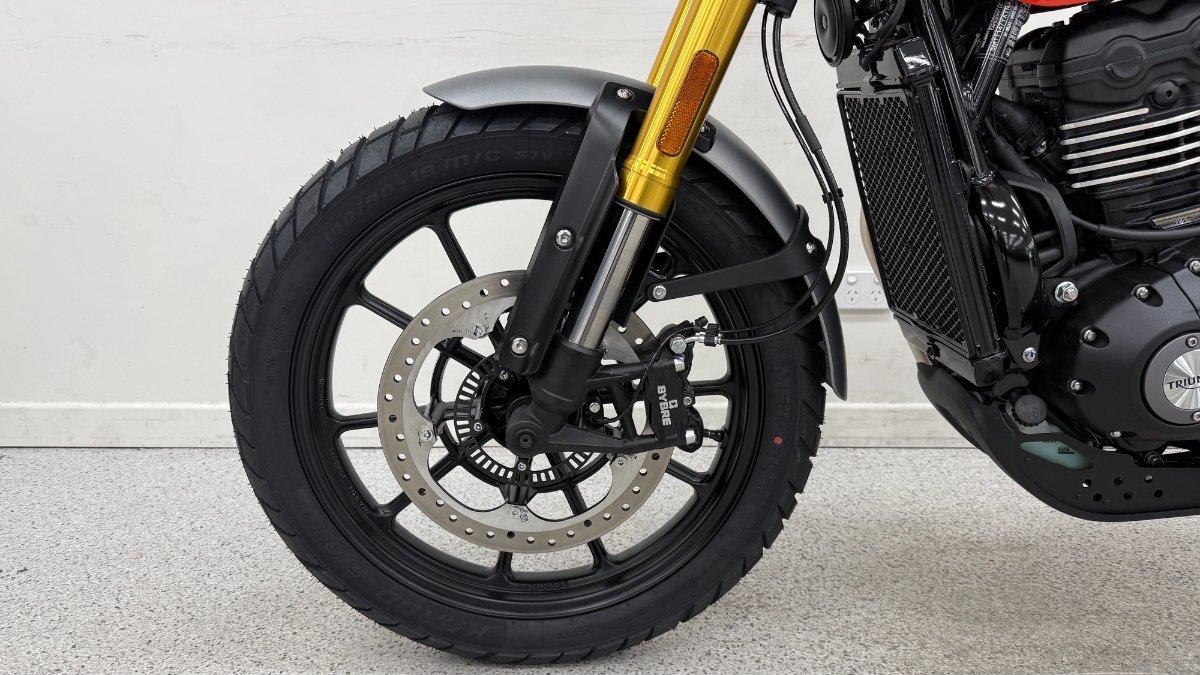 2026 TRIUMPH SCRAMBLER 400 XC ROAD