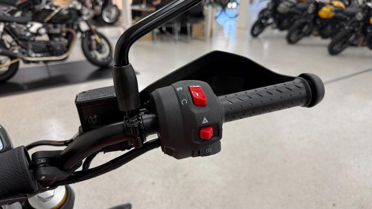 2026 TRIUMPH SCRAMBLER 400 XC ROAD