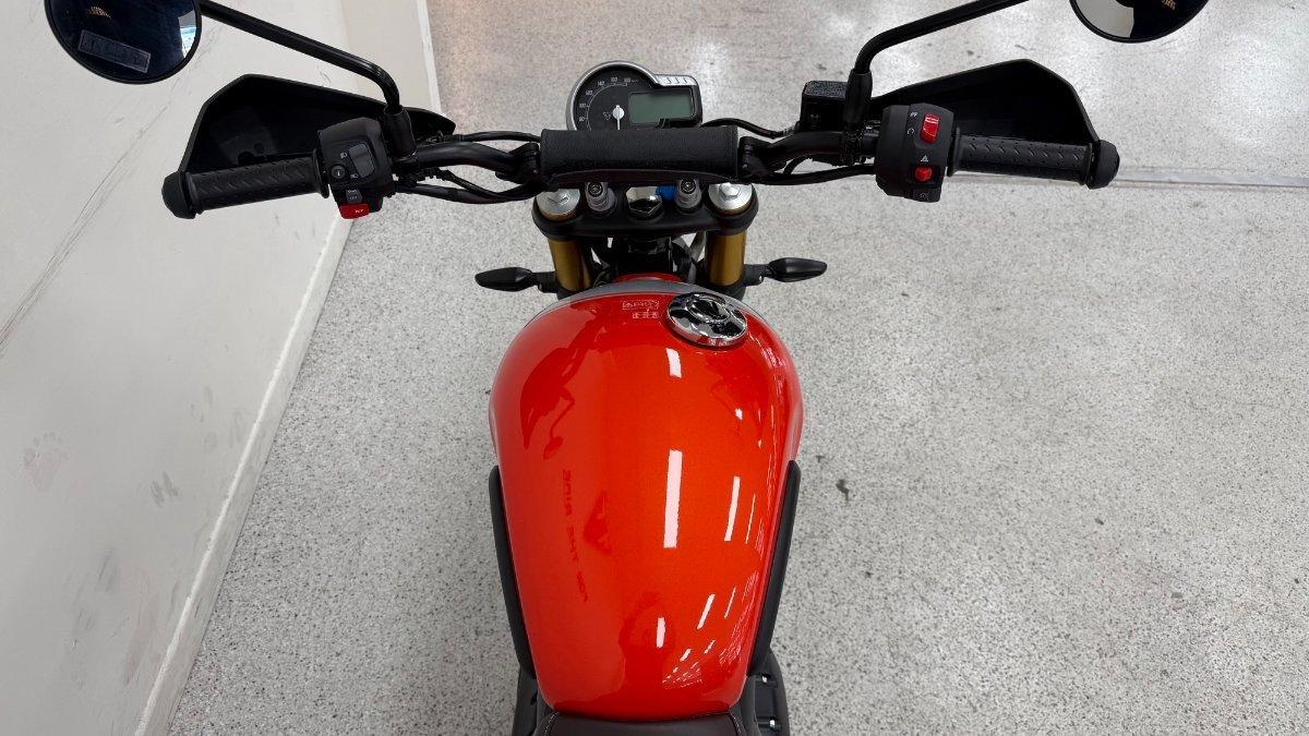 2026 TRIUMPH SCRAMBLER 400 XC ROAD