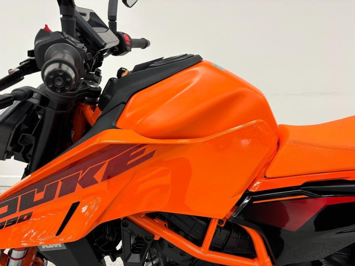 2025 KTM 390 DUKE ROAD