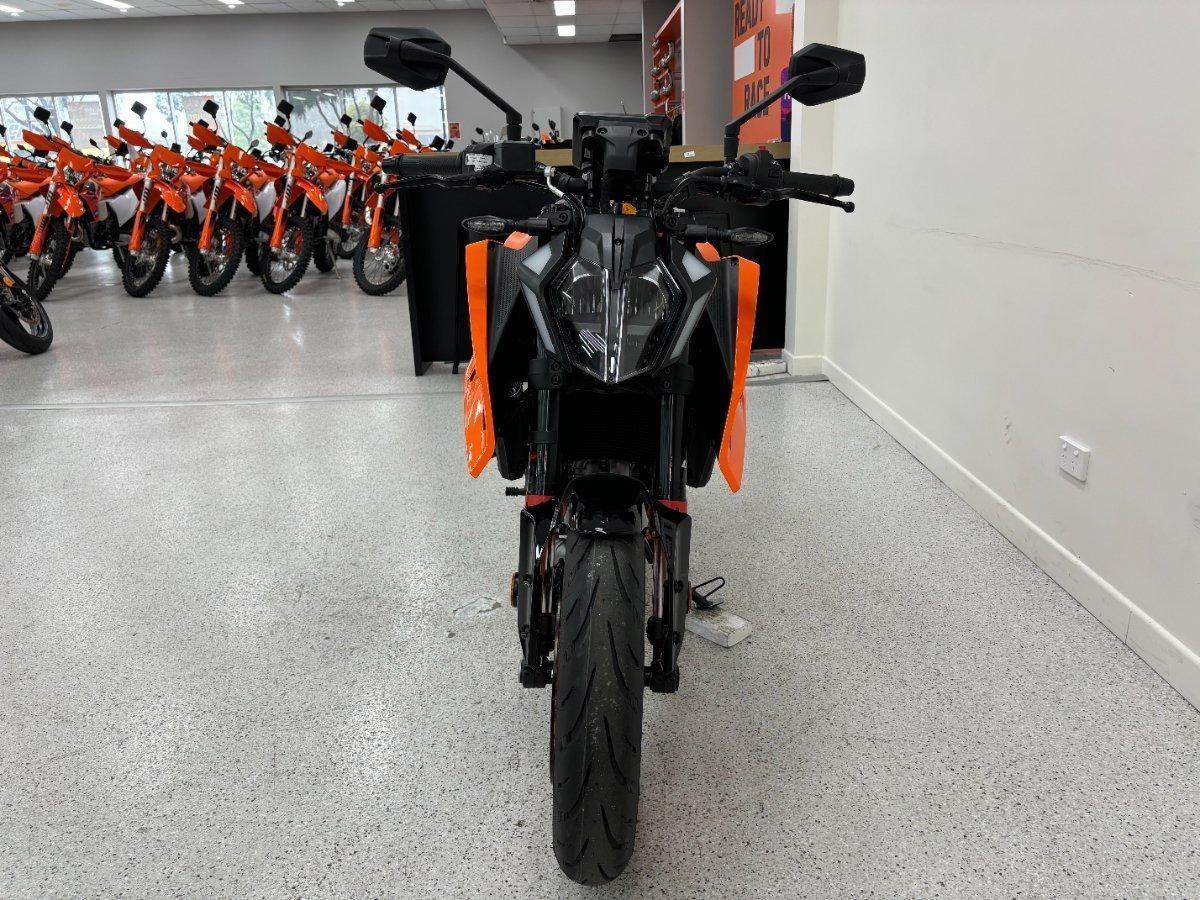 2025 KTM 390 DUKE ROAD