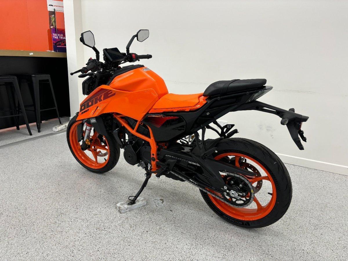 2025 KTM 390 DUKE ROAD