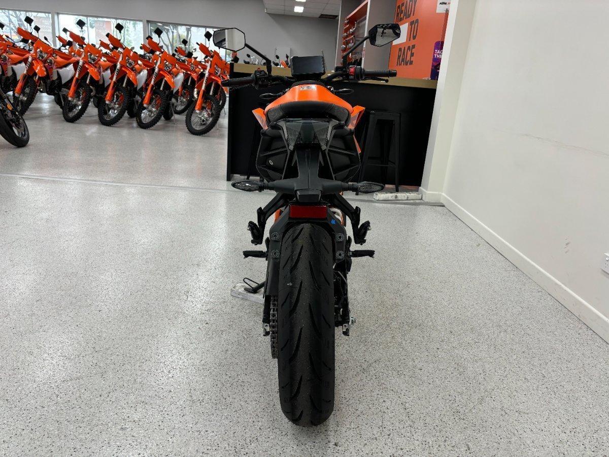 2025 KTM 390 DUKE ROAD