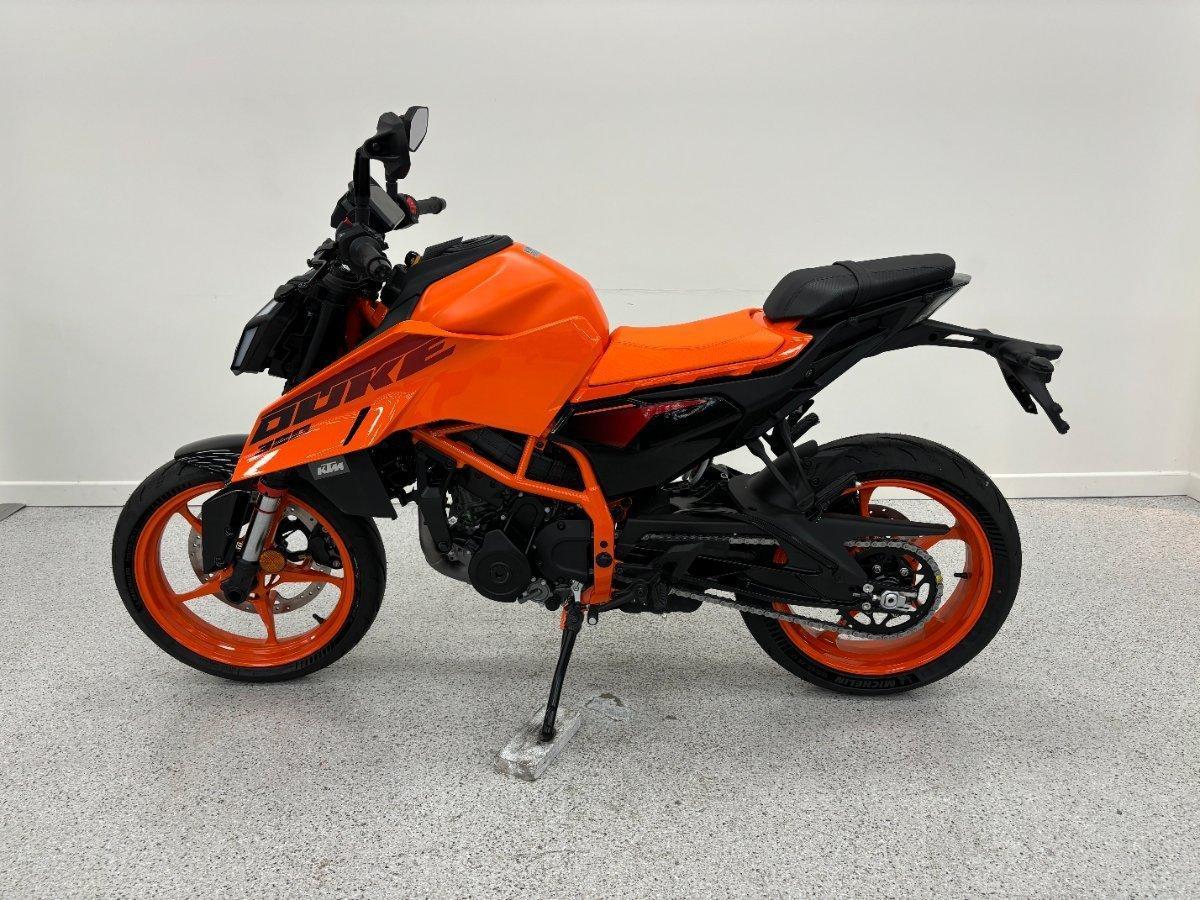 2025 KTM 390 DUKE ROAD