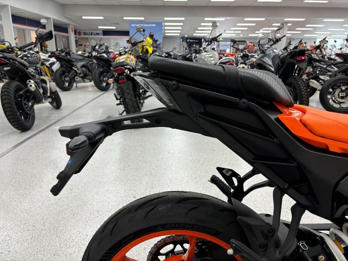 2025 KTM 390 DUKE ROAD